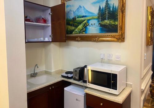Executive Suite image 8