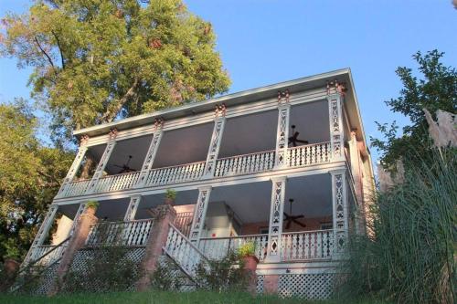 Corners Mansion Inn - A Bed and Breakfast - 숙소 외관