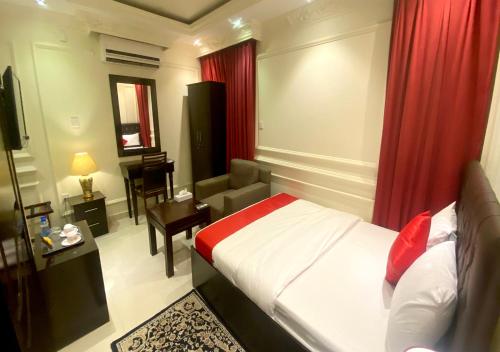 Standard Double Room image 3