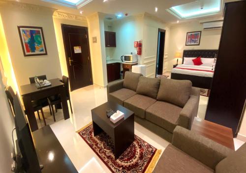 Deluxe Suite image 8