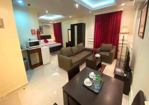 Deluxe Suite image 7