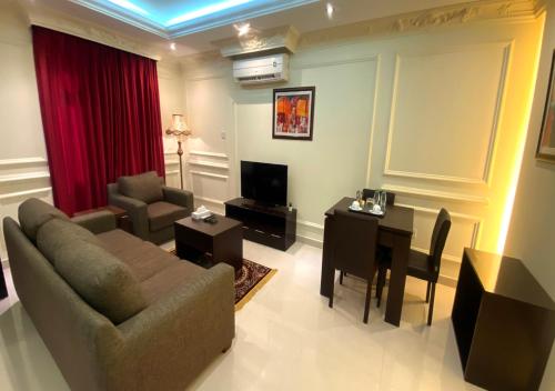 Deluxe Suite image 6