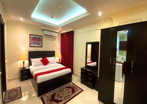Deluxe Suite image 9