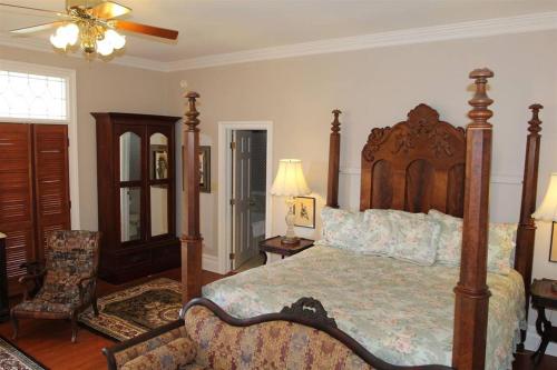 Corners Mansion Inn - A Bed and Breakfast