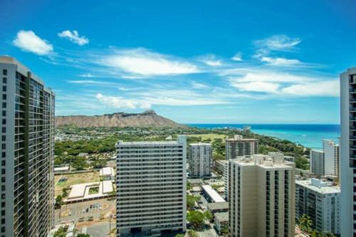 Deluxe Studio Condos Near Waikiki Beach - Free parking & outdoor pool - image 4