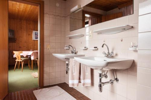 Bathroom, Haus Mansaura in Vandans