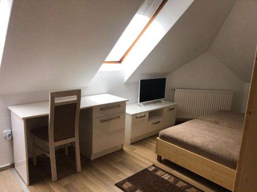 Mol-Ker-Vill Apartment - image 10