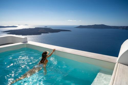 Grand Suite with Private Pool and Caldera View