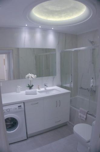New Big Modern City Center Apartment