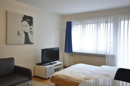 City Studio - Crown 25