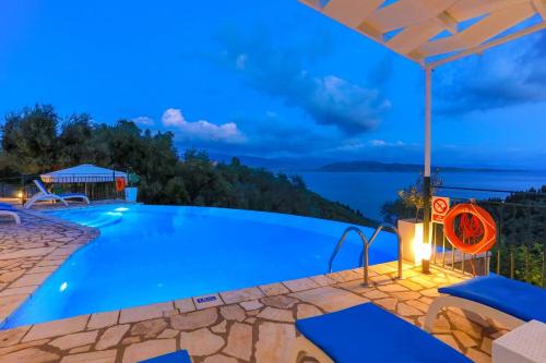 Villa Regina: Above Agni, superb views and pool