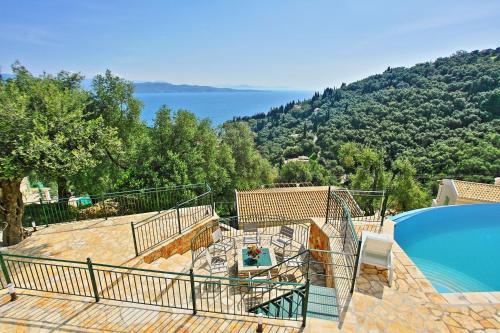 Villa Regina: Above Agni, superb views and pool