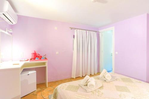 Villa Regina: Above Agni superb views and pool - image 2