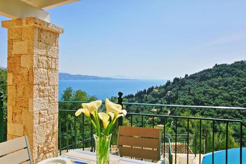 Villa Regina: Above Agni, superb views and pool