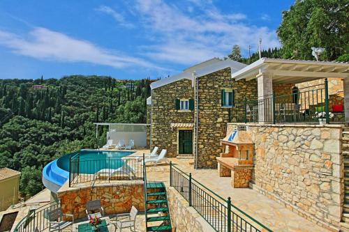 Villa Regina: Above Agni, superb views and pool