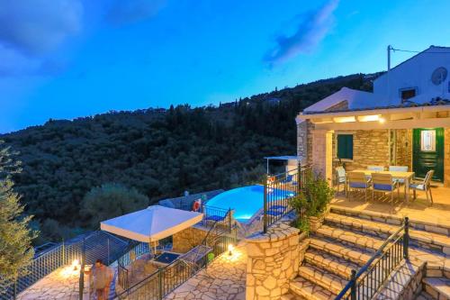 Villa Regina: Above Agni, superb views and pool