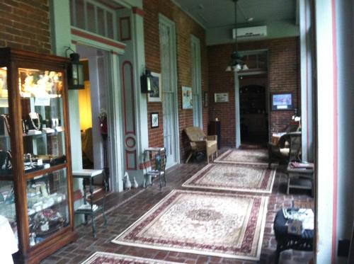 Corners Mansion Inn - A Bed and Breakfast - 출입구