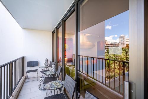 7th Floor Garden View Condo In Walking Distance to Waikiki Beach