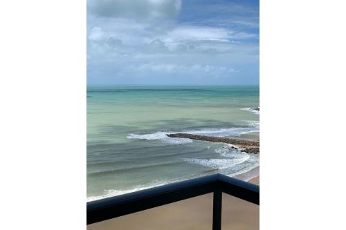 Apartamento em Areia Preta com vista para o mar