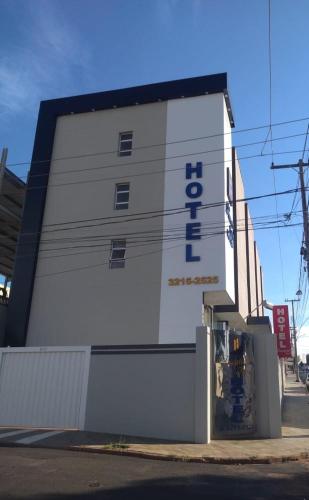 . Dumont Park Hotel