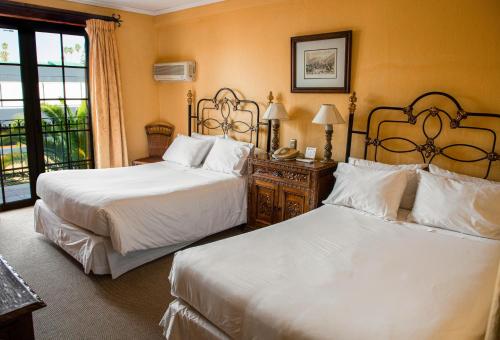 2 twin beds