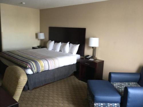 Spring Lake Inn & Suites - Fayetteville