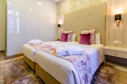 Superior Twin Room image 8
