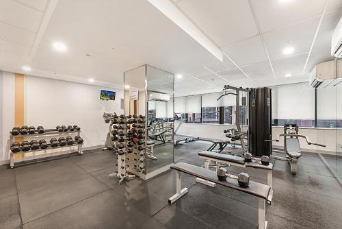 1-Bed Unit with Gym in Heart of CBD Dining and Shops