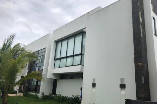 Casa moderna campestre con piscina en Melgar