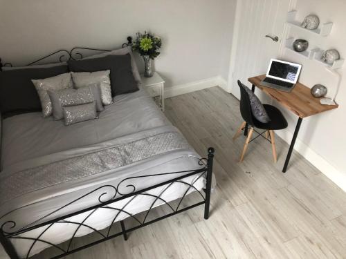Falmouth Furnished House Sleeps 6 - Workstays UK