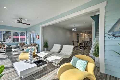 Luxurious Waterfront Home w/ Private Pier & Views! in 喬治敦 (SC)