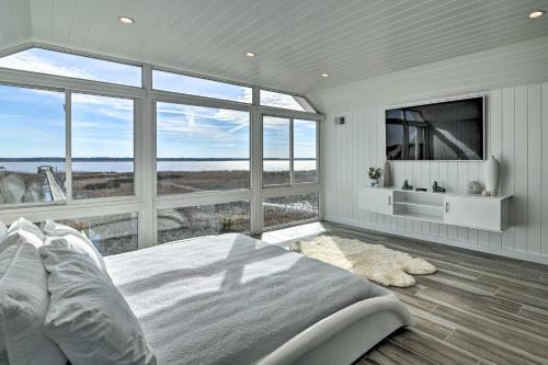 Luxurious Waterfront Home w/ Private Pier & Views! in 喬治敦 (SC)