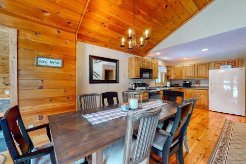 Sunday River Sunny Chalet - main image