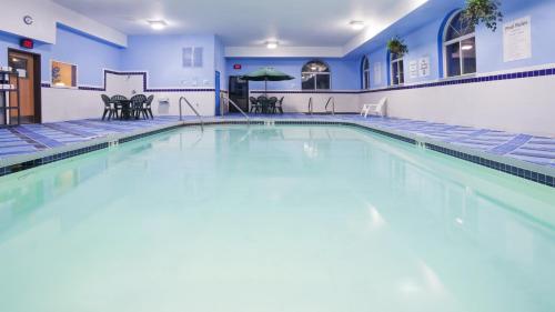 Holiday Inn Express Deforest an IHG Hotel - image 12