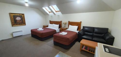 Rosewood Court Motel - image 4