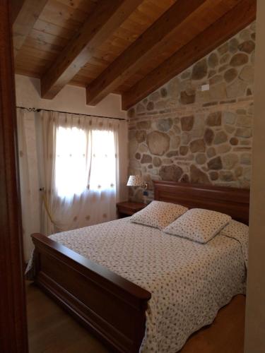 1 queen bed, 1 double bed