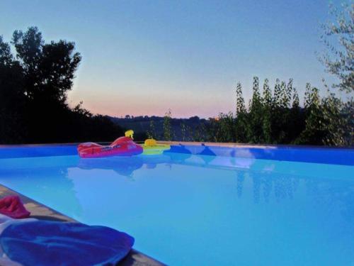 Swimming pool, Belvilla by OYO Casale degli Ulivi in Filottrano