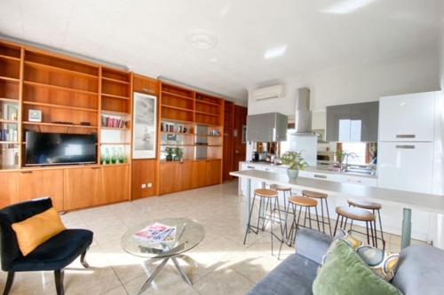 Quai St Pierre 2 bedrooms apt with sea view - image 3