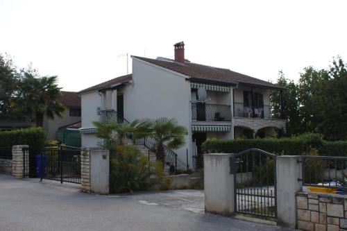 Apartments with a parking space Rovinj - 2298 - image 5