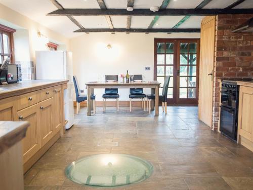 Brambles Cottage Malvern - image 13