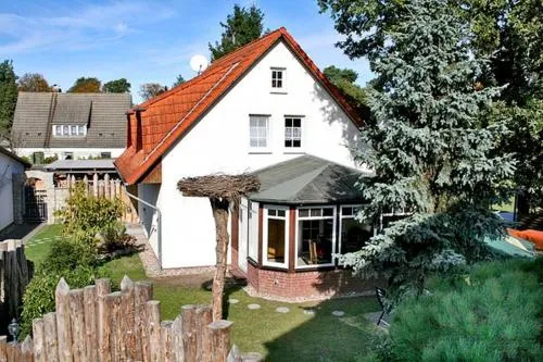 Windflüchter Hus in Prerow, Deutschland