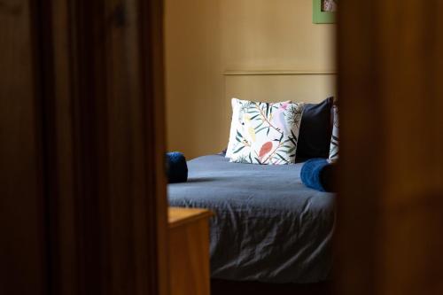 2 bedrooms, 5 beds
