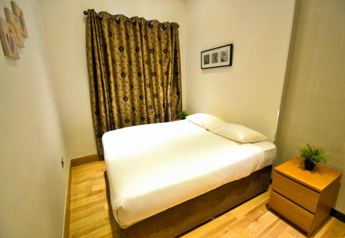 Hyde Park Apartments - image 14