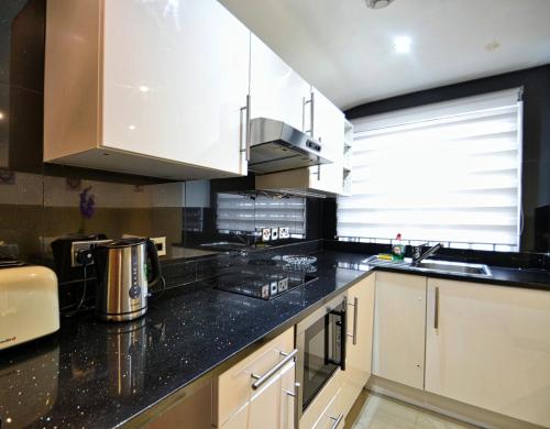 Hyde Park Apartments - main image