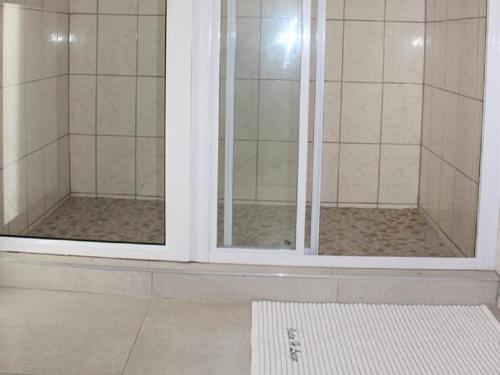 Ванна кімната, Juda Haus Lodge in Катімо Муліло