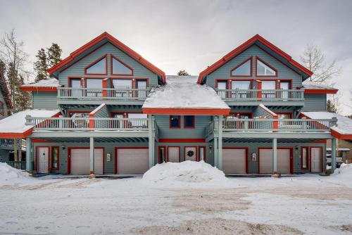 Pinecreek #F - 3 BR - Close to Town - Shuttle to Slopes - Pool and Hot Tub Access Colorado