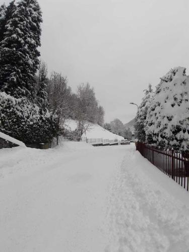  6guests-skiing-mountainviews-fireplace-freeparking in Cassina Valsassina