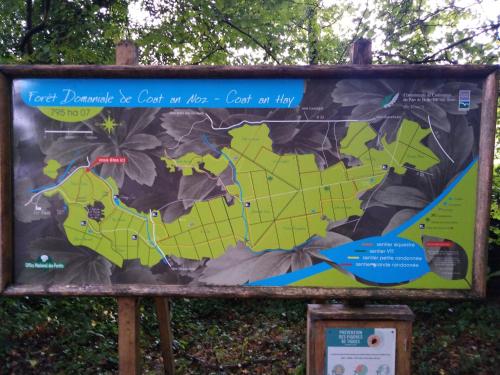 Genuine Roulette Bow Top Wagon Belle-Isle-en-Terre gîte à louer Forêt de Coat-an-noz