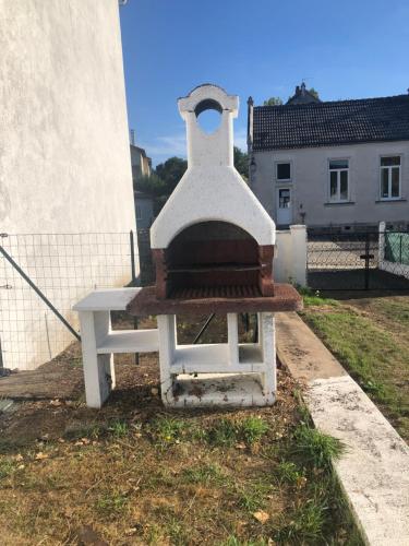 Stunning 2 Bed House in Oradour-Fanais gîte à louer Gajoubert