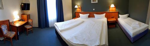 Standard Triple Room image 6
